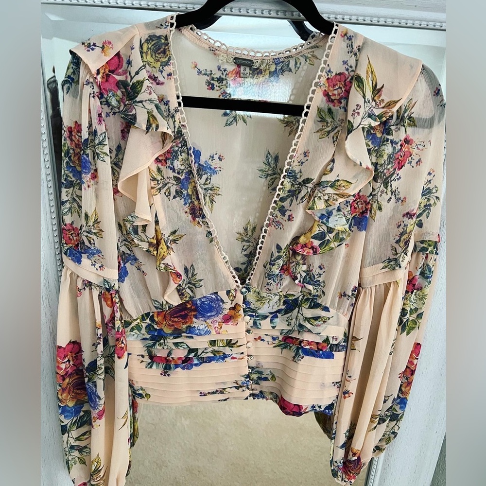 Gimmicks by BKE Floral Top
